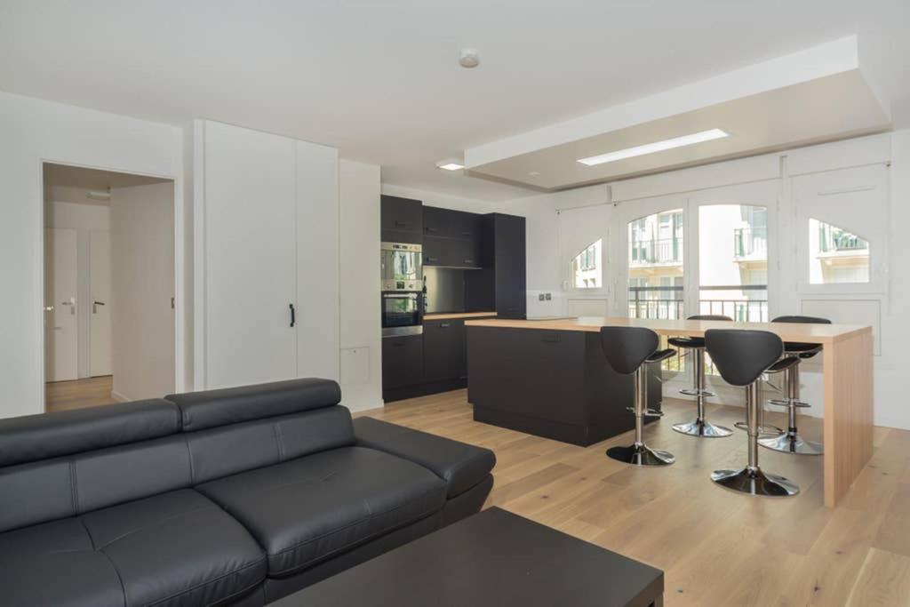 Lovely Apartment Close To A Big Shopping Mall Серри Экстерьер фото